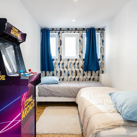 Enchantress'apartment Designed By Cm Apartman