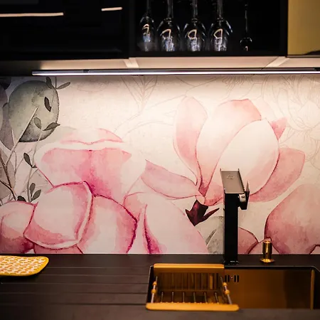 Enchantress'apartment Designed By Cm Apartman *